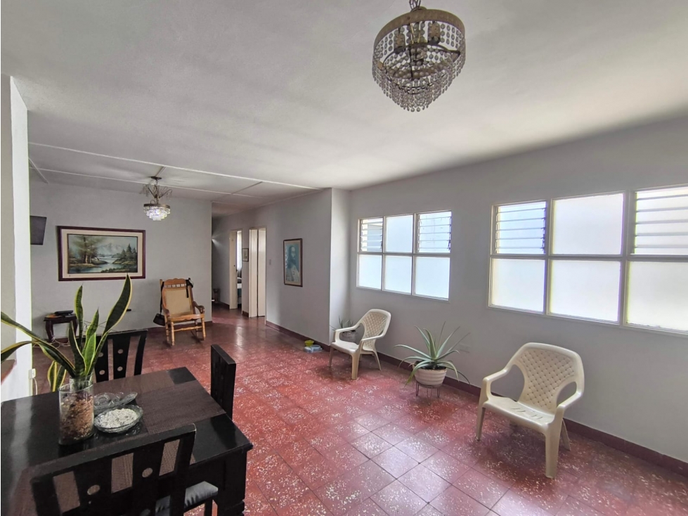 APARTAMENTO CON EXCELENTE UBICAION - 4 HABITACIONES. — foto 5