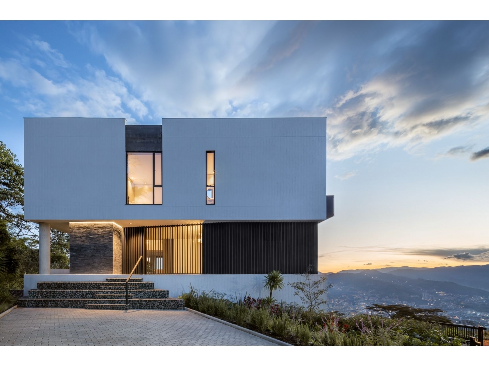 Exclusiva casa en El Poblado con hermosa vista a Medellin