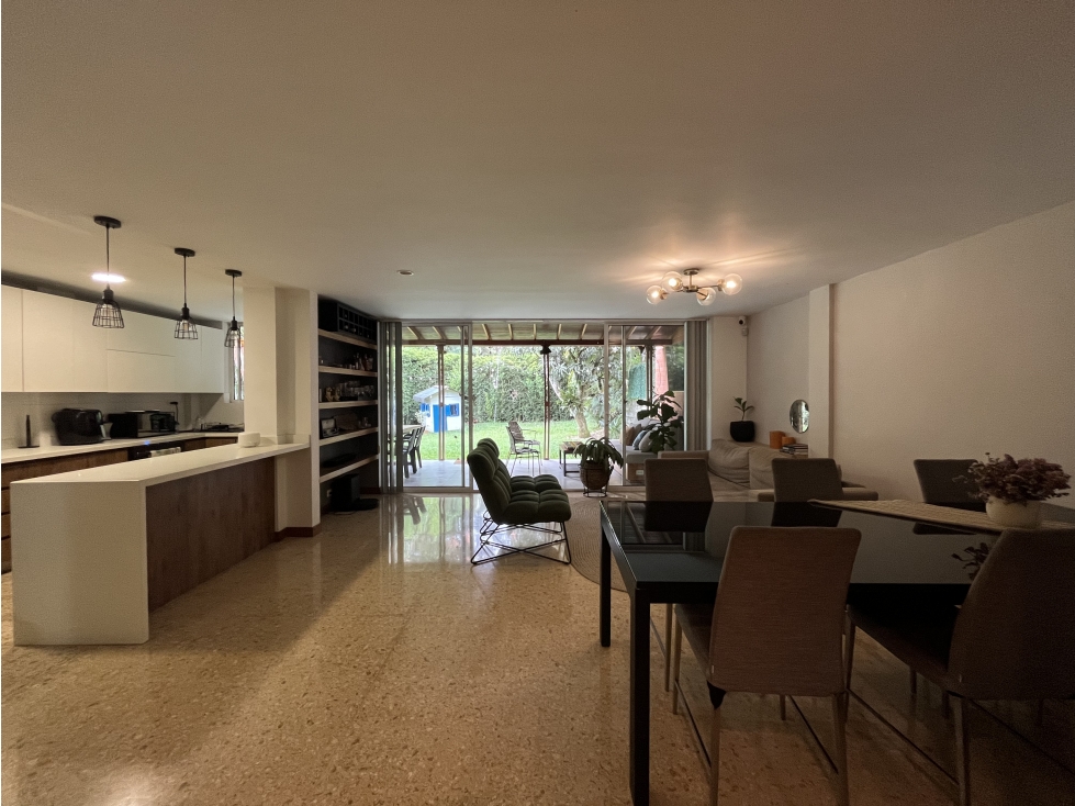 Casa remodelada con hermosa zona verde en la Transversal Superior — foto 2