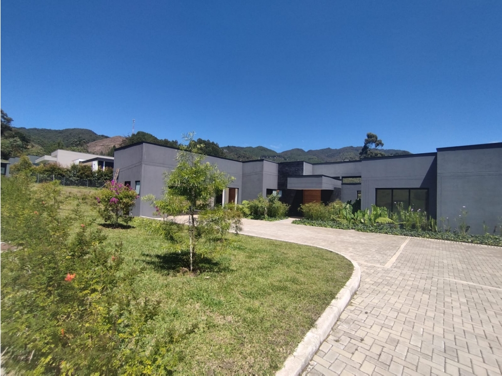 ESPECTACULAR CASA EN VENTA-ARRIENDO EN FIZEBAD