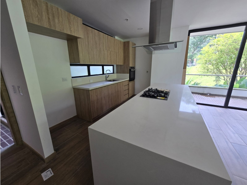 Venta hermoso apartamento Loma del Escobero. — foto 4