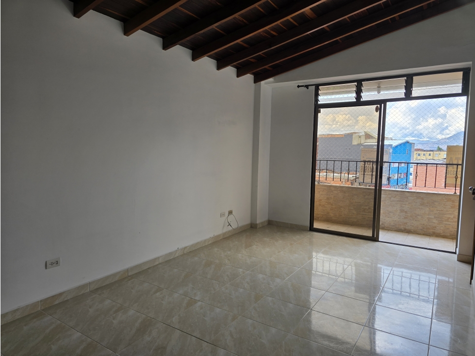 Apartamento dúplex en venta, sector Simón Bolivar — foto 2
