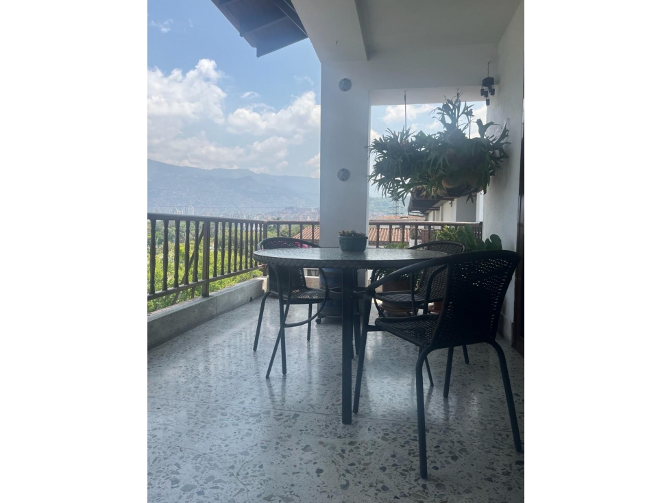 Amplio apartamento ubicado muy cerca del Cerro Nutibara