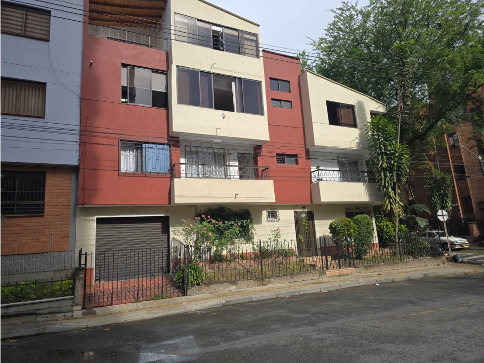 VENTA DUPLEX Piso 3 y 4 CERCA PARQUE DE ENVIGADO ZONA PLANA