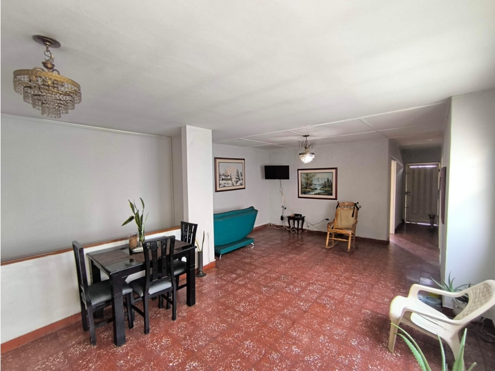 APARTAMENTO CON EXCELENTE UBICAION - 4 HABITACIONES. — foto 3