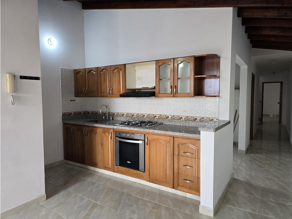 Apartamento dúplex en venta, sector Simón Bolivar — foto 3