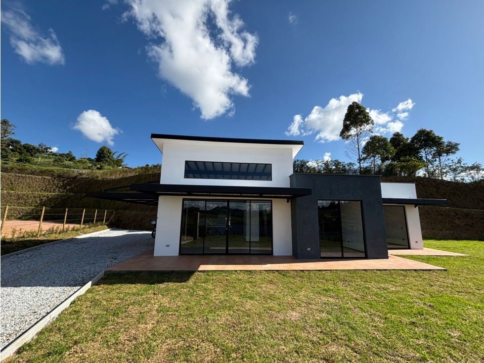 Se vende Lote con Casa en Vereda Río Abajo Rionegro