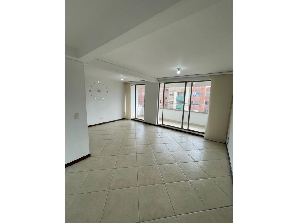 Apartamento en arriendo Loma de los Bernal — foto 2