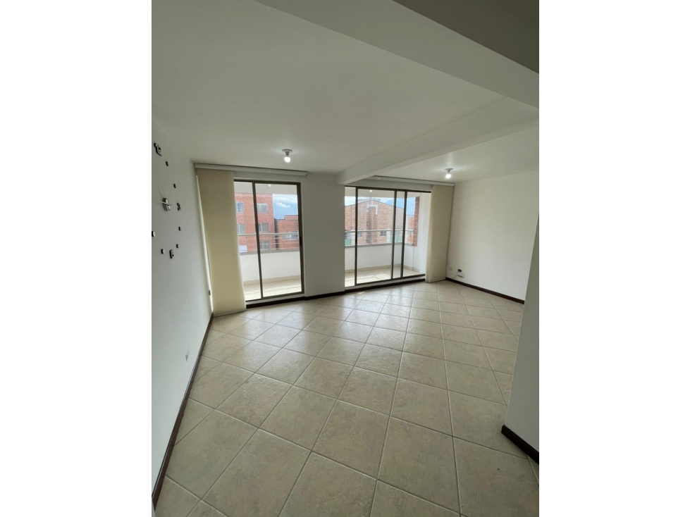 Apartamento en arriendo Loma de los Bernal — foto 3