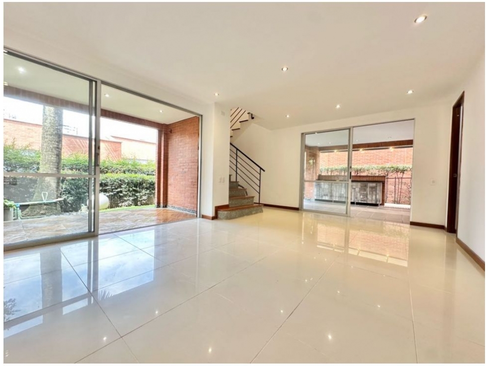 Casa en venta loma benedictinos envigado — foto 2