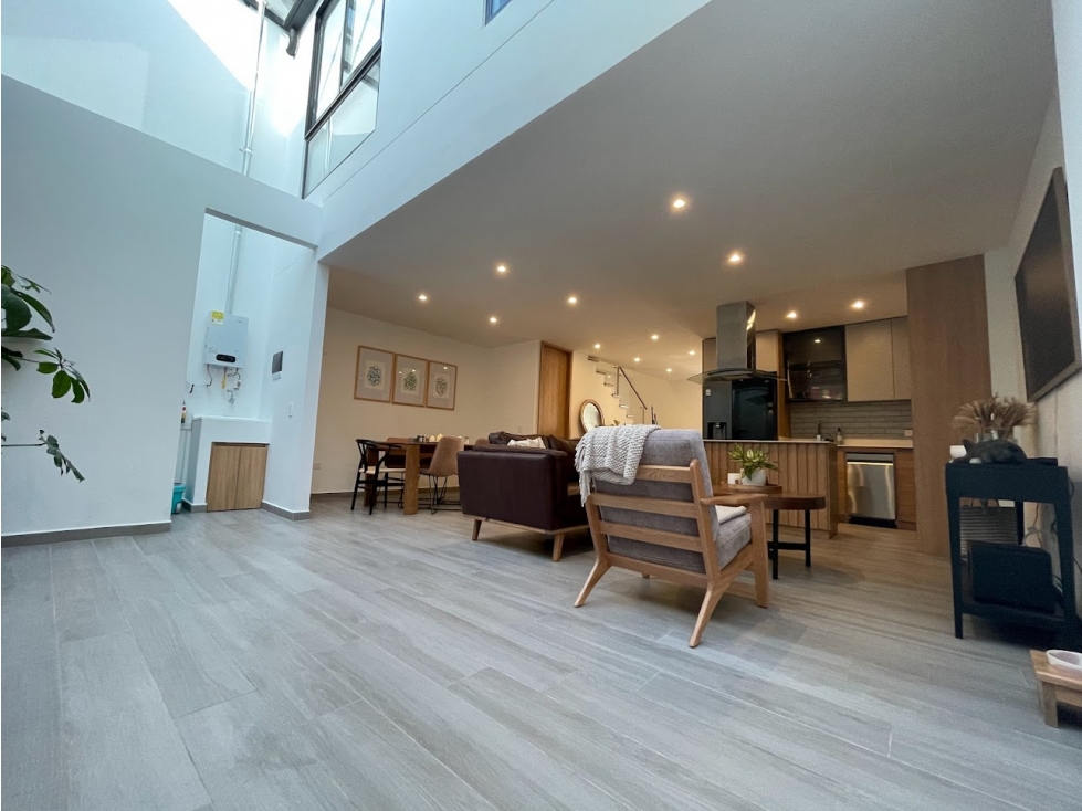 Casa espectacular en La Ceja cerca del Viva. Renta hasta Octubre 2027.