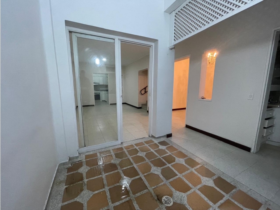 Súper casa de 2 niveles en Laureles (ubicada en Ed. RPH de 3 niveles) — foto 6