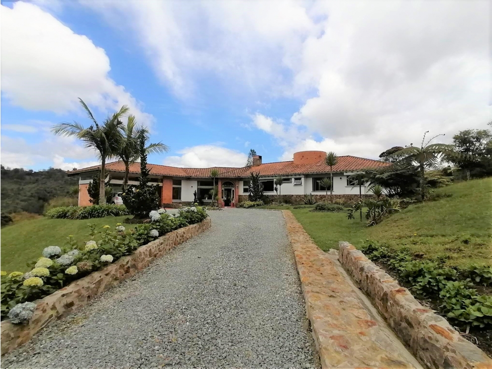 Vendo espectacular casa estilo rústico Alto Del Escobero