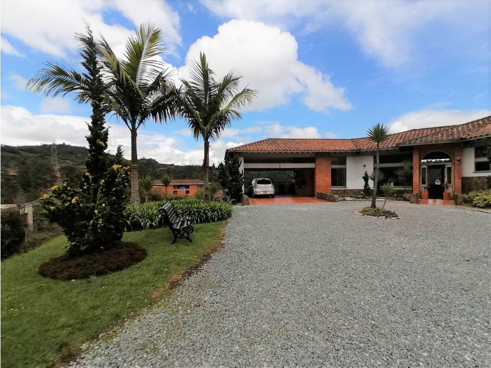 Vendo espectacular casa estilo rústico Alto Del Escobero — foto 3