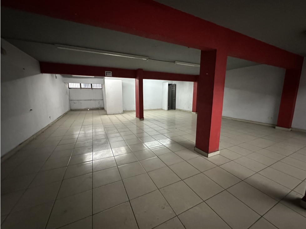 Se Vende Edificio Comercial en Calidonia - 1