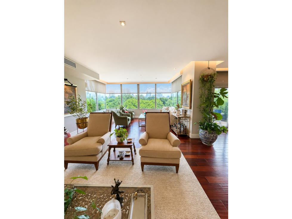 Exclusivo Apartamento en Altos del Golf frente al Parque Omar