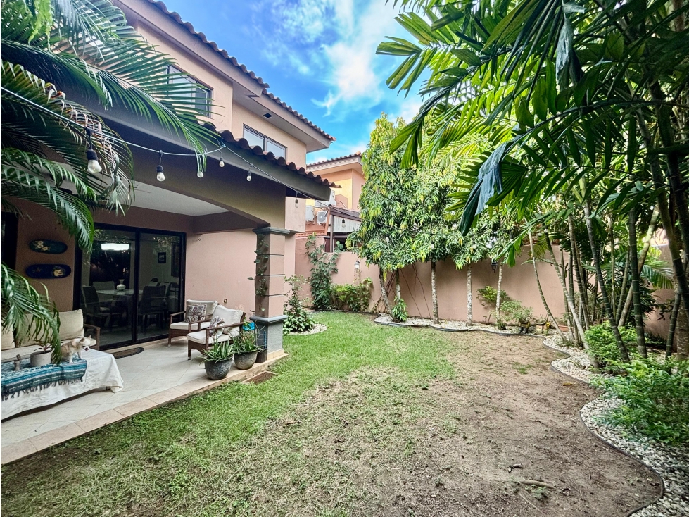 Se Vende Casa en Urb. Versalles I