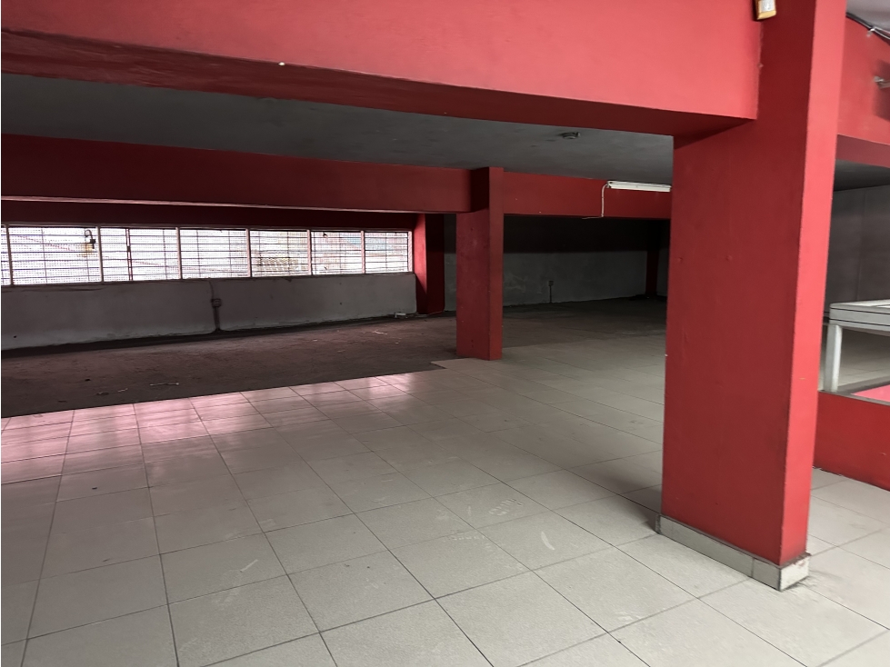 Se Vende Edificio Comercial en Calidonia - 3
