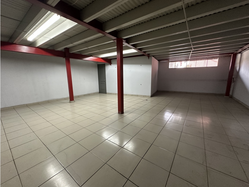 Se Vende Edificio Comercial en Calidonia - 4