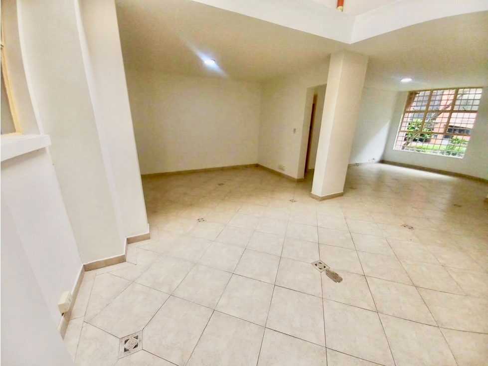 VENTA DE CASA BIFAMILIAR (PRIMER PISO) EN LAURELES, PARA INVERSIÓN — foto 2