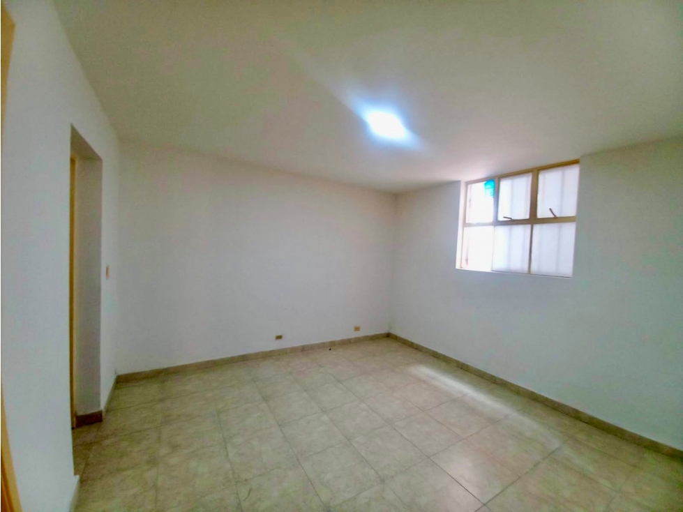 VENTA DE CASA BIFAMILIAR (PRIMER PISO) EN LAURELES, PARA INVERSIÓN — foto 6