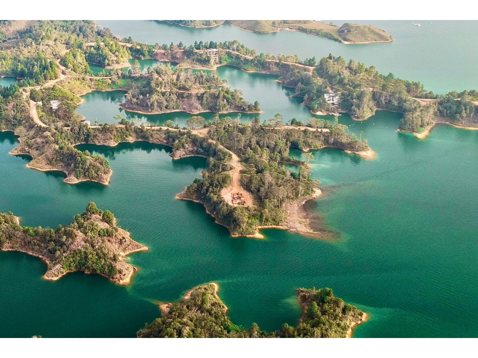 VENTA DE LOTE EN UNIDAD CERRADA, CON SALIDA AL EMBALSE - GUATAPE — foto 6