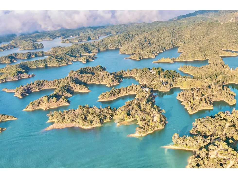 VENTA DE LOTE EN UNIDAD CERRADA, CON SALIDA AL EMBALSE - GUATAPE — foto 3