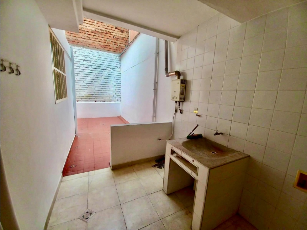 VENTA DE CASA BIFAMILIAR (PRIMER PISO) EN LAURELES, PARA INVERSIÓN — foto 5