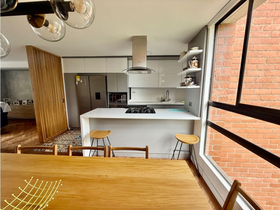 VENTA DE APARTAMENTO REMODELADO EN EL POBLADO, SECTOR EL TESORO — foto 2