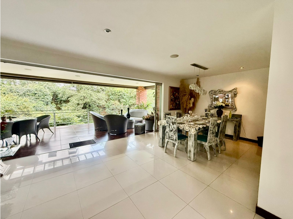 VENTA DE HERMOSA CASA EN ENVIGADO, SECTOR LOMA LOS BENEDICTINOS — foto 6