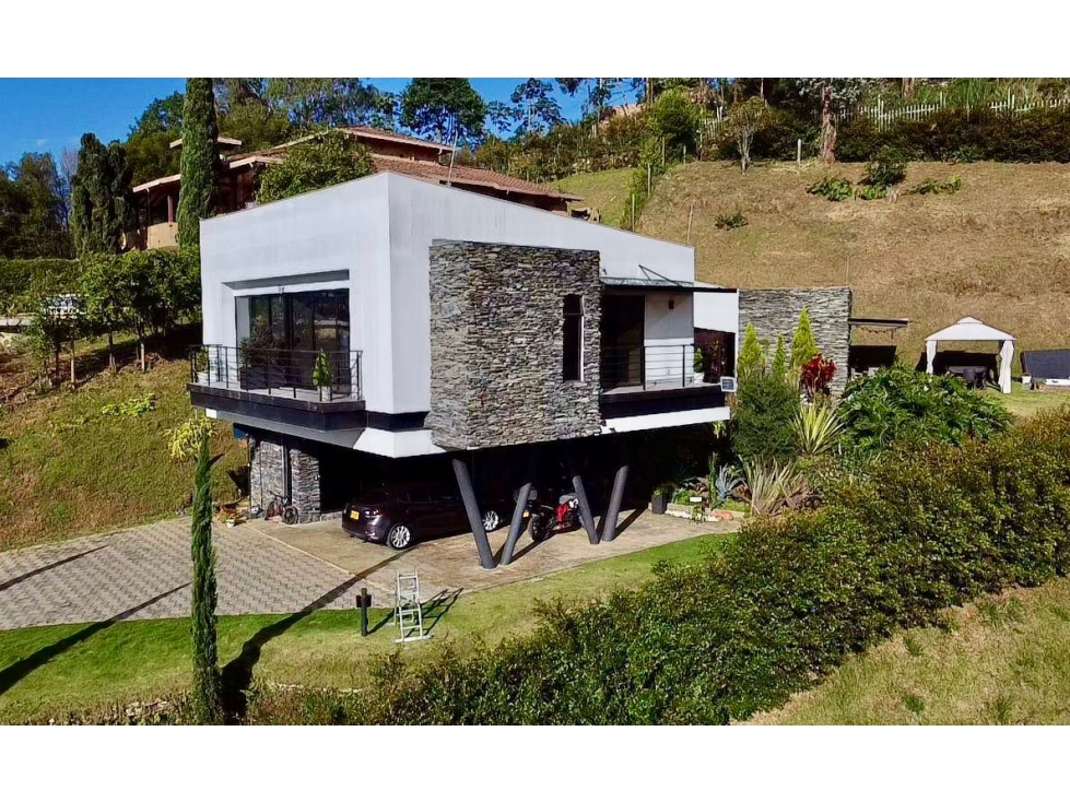 VENTA DE CASA CAMPESTRE EN SABANETA VEREDA LAS LOMITAS