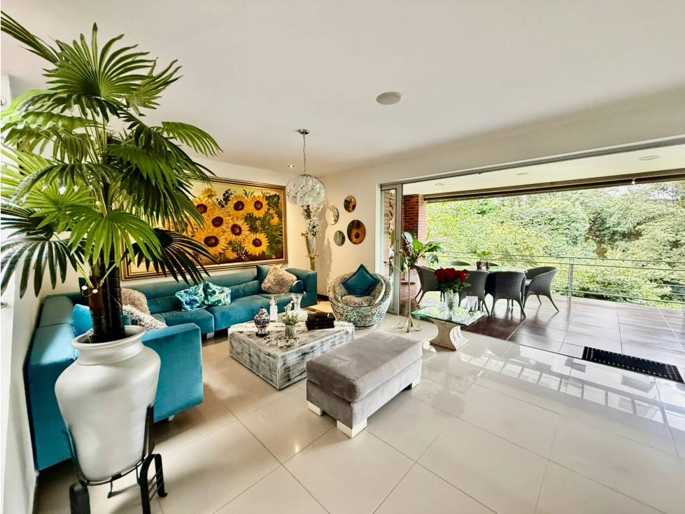 VENTA DE HERMOSA CASA EN ENVIGADO, SECTOR LOMA LOS BENEDICTINOS — foto 3