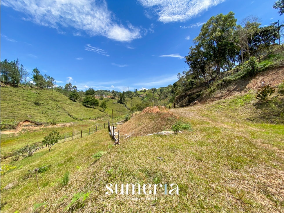 Lote independiente para la venta en Guatape