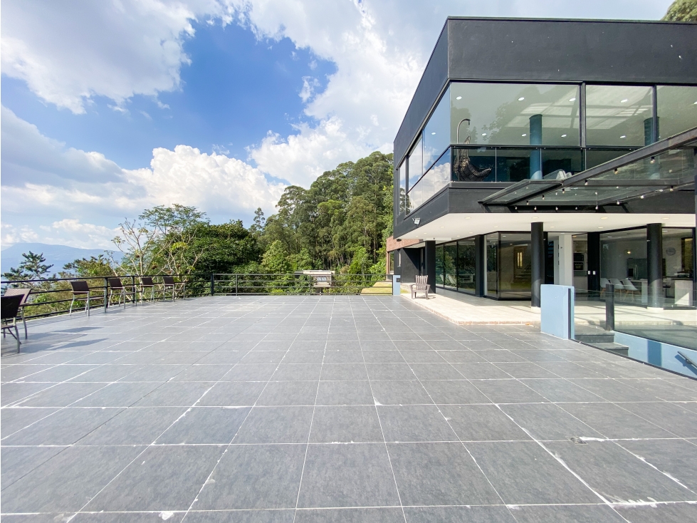 Casa en venta y Arriendo en Envigado Transversal de la Montaña — foto 2