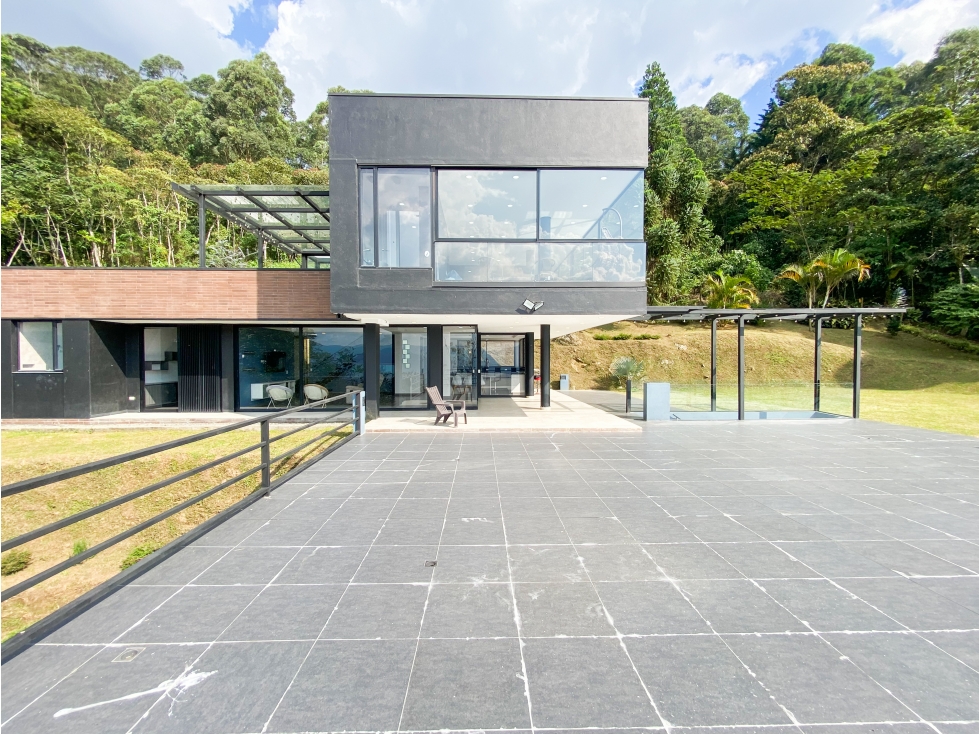 Casa en venta y Arriendo en Envigado Transversal de la Montaña — foto 3