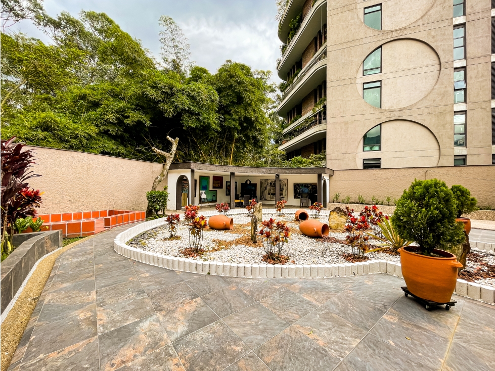 Casa con alto potencial de desarrollo para la venta en el Poblado — foto 2