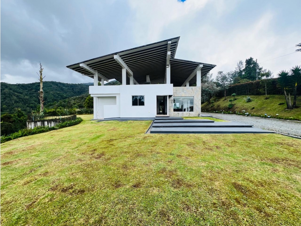 Casa Lote en Arriendo o Venta, Loma del Escobero - Envigado
