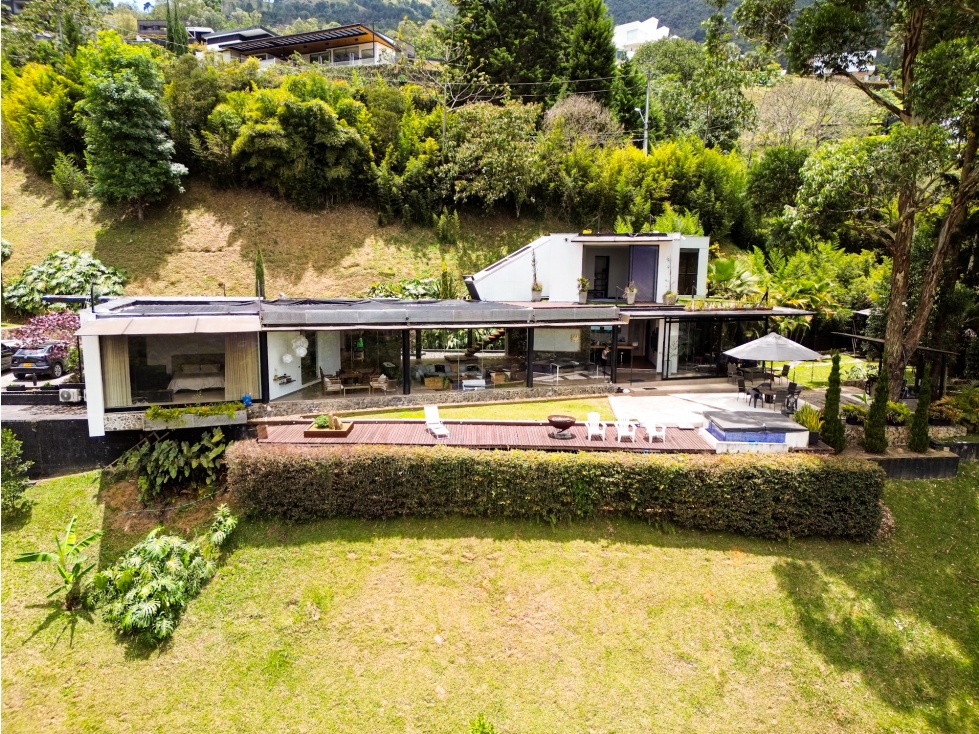 Casa moderna con vista en venta y arriendo en el Alto de Palmas