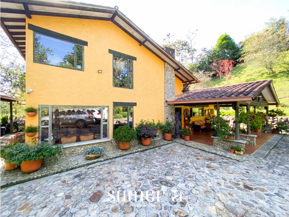 Casa colonial para la venta en el Retiro via la Fe