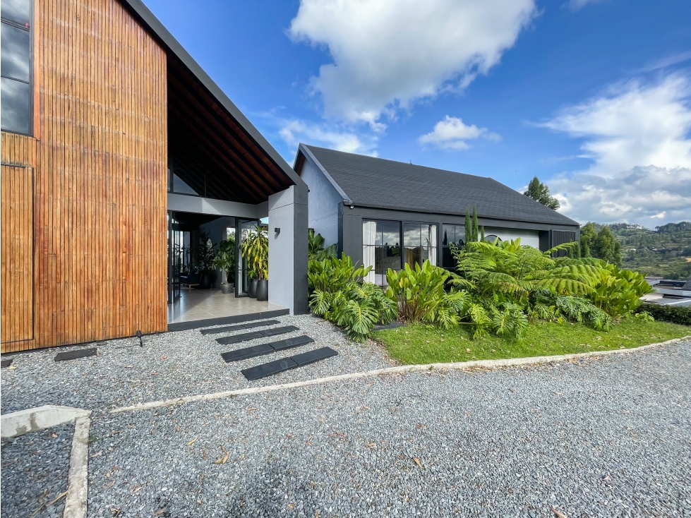 Casa moderna para la venta y via don Diego Llanogrande