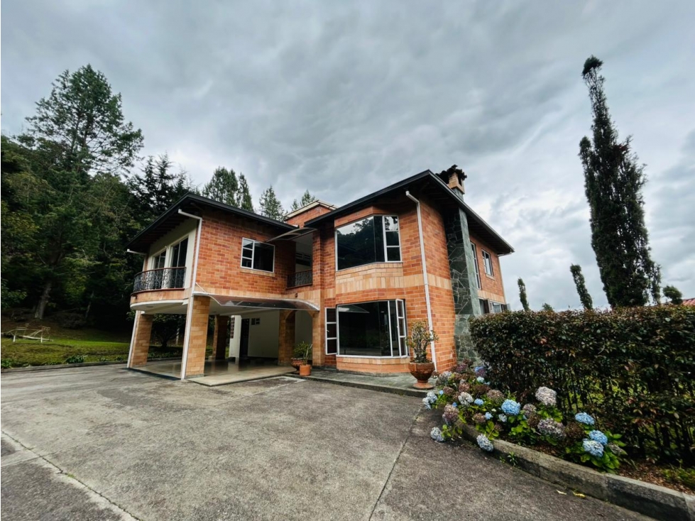 Casa Campestre en Arriendo, Loma del Escobero - Envigado
