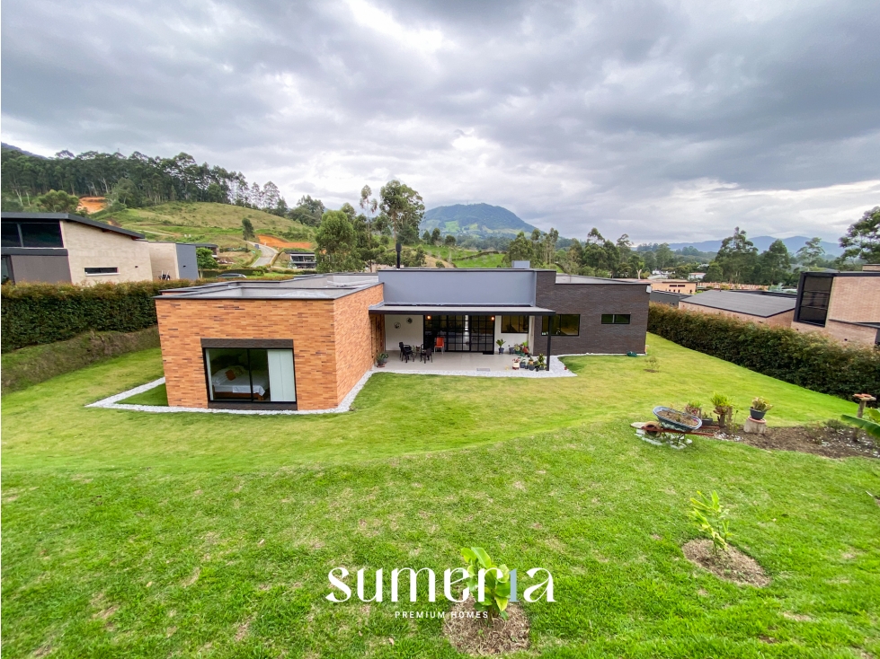 Casa moderna para la venta en parcelación en la Ceja