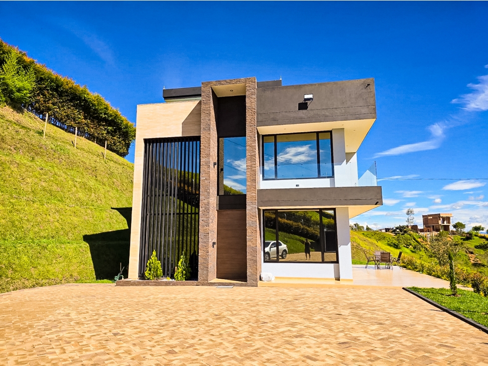 Moderna casa en venta San Vicente vereda las hojas