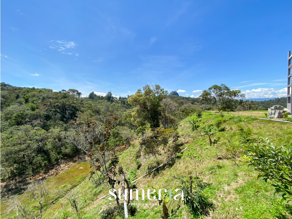 Lote independiente para la venta en Guatape
