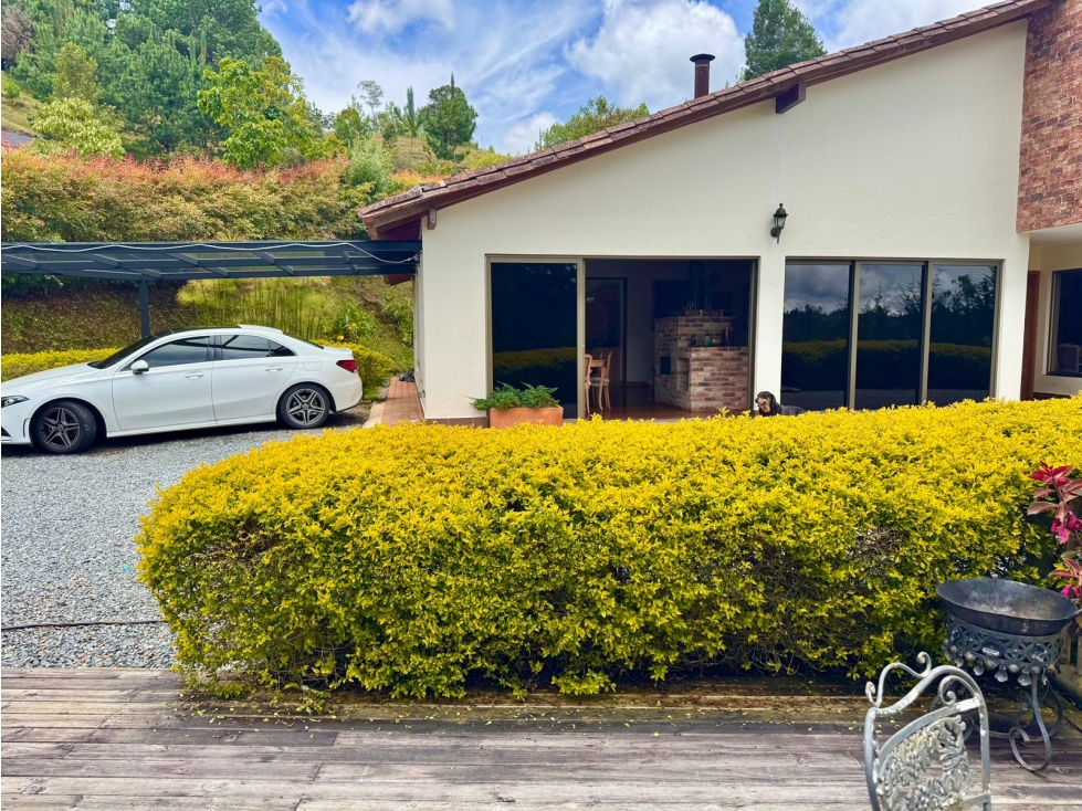 Casa campestre en exclusiva parcelación Retiro Antioquia