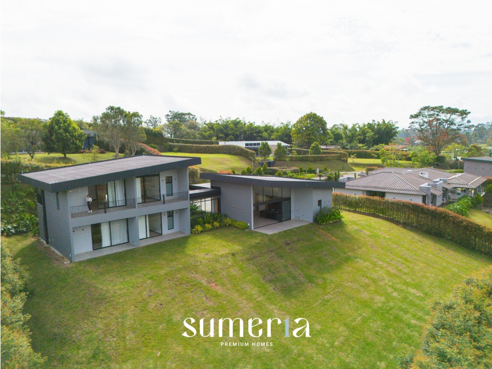 Casa moderna para la venta y arriendo en Llanogrande