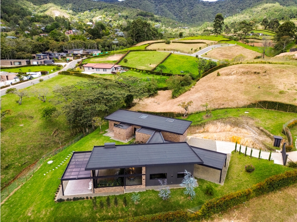 Casa moderna para arriendo y venta en la ceja Sector Yarumo
