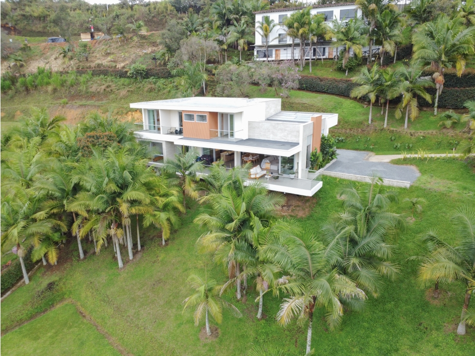 Casa moderna en parcela para la venta en Guarne vereda la Mosquita
