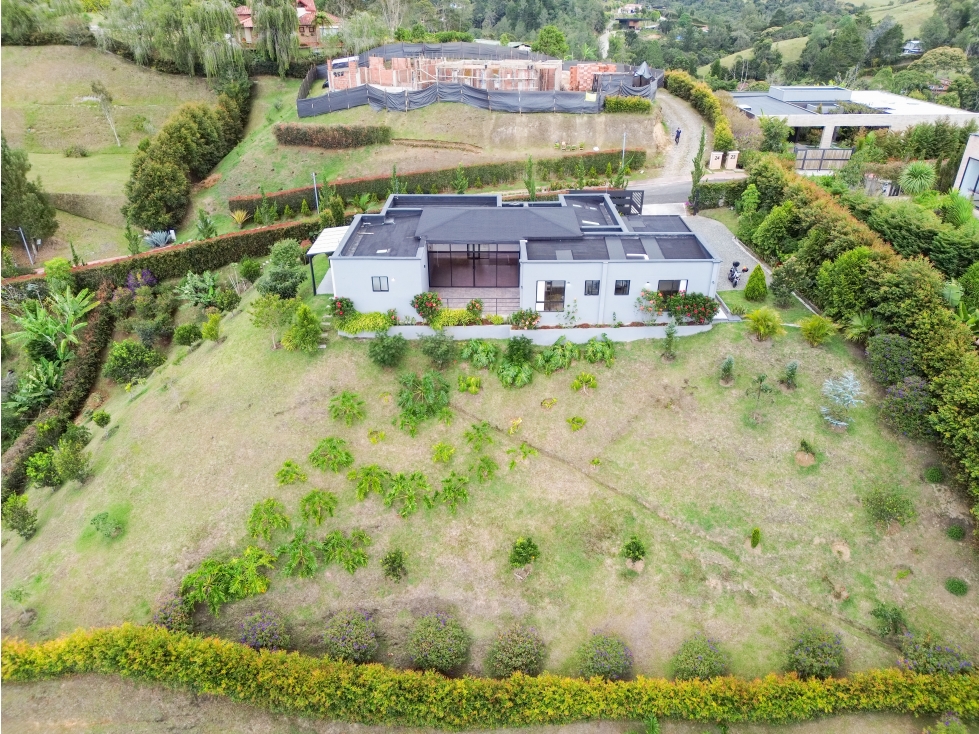 Casa en Venta y Arriendo con hermosa vista en el Retiro
