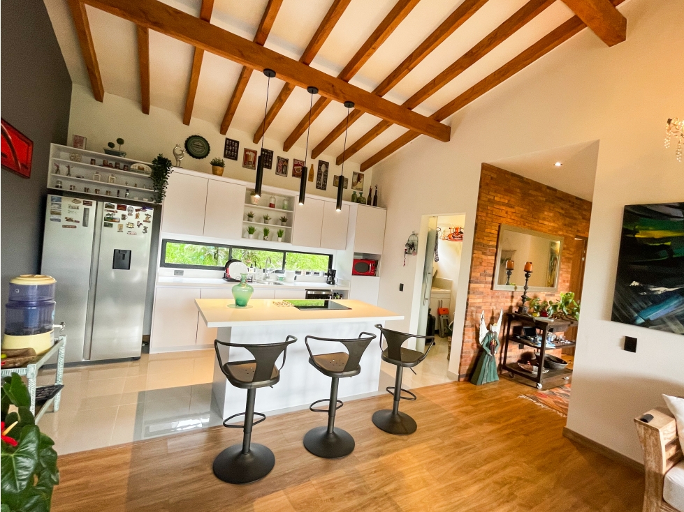Casa amoblada en arriendo vía Palmas El Retiro, cerca Vermont